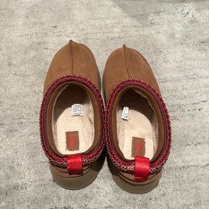 UGG Tazz Slipper in Chestnut